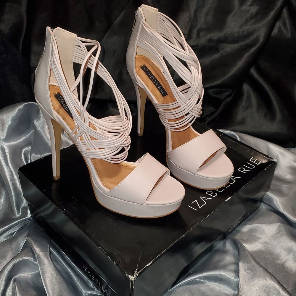 NIB IZABELLA RUE blush strappy platform heels